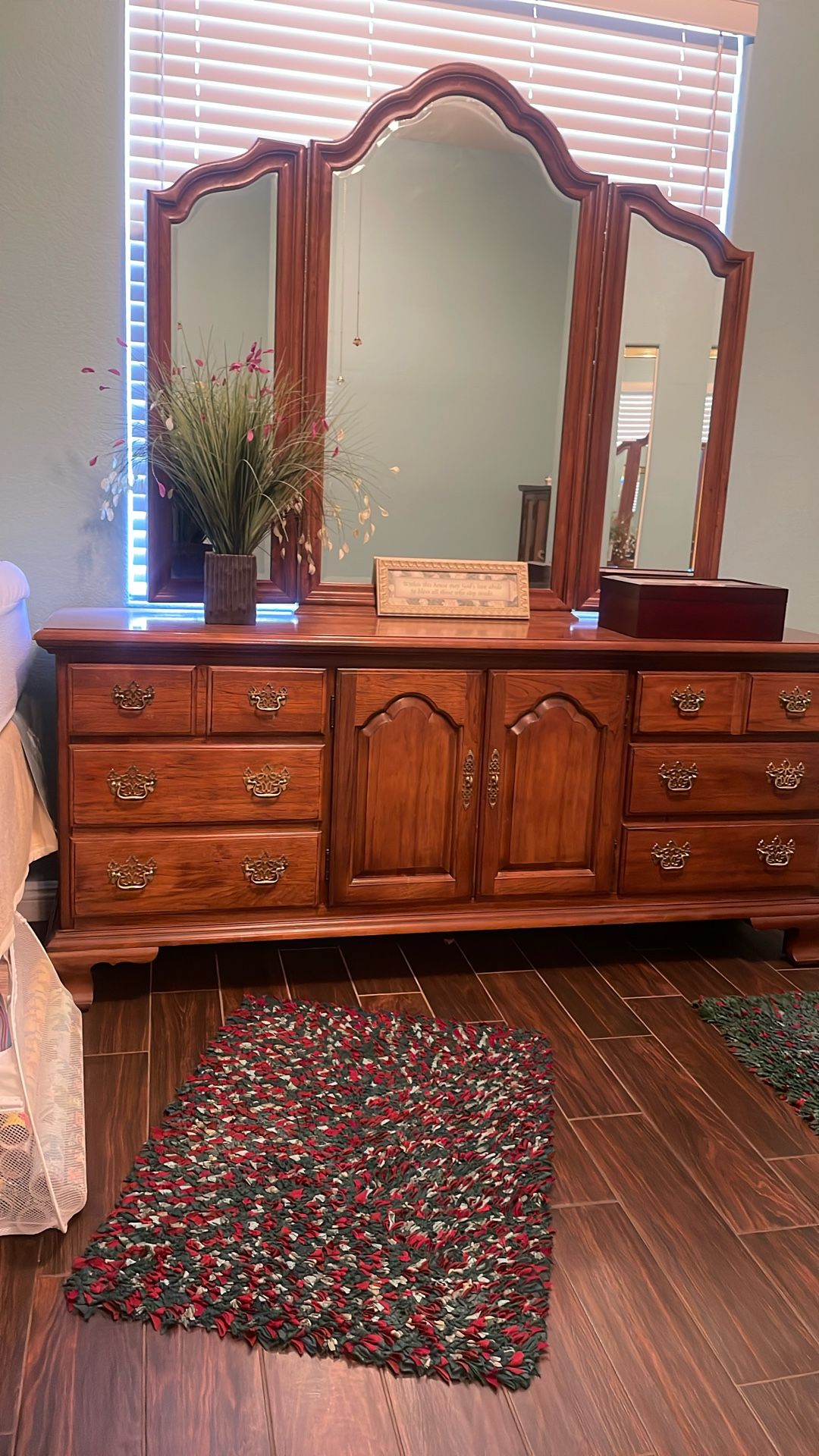 9 Drawer Bedroom dresser with mirrors