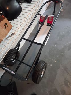 Milwaukee 800lb capacity D-handle truck