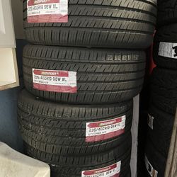 Vendo Un Set 235/40ZR19 Marca LANDESPIDER 