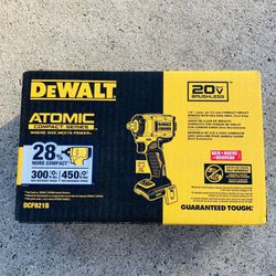 New DeWalt ATOMIC 1/2” Compact Impact Wrench with Hog Ring Anvil (Tool Only)