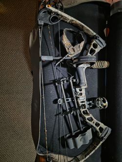 Mission Compound Bow with Accessories