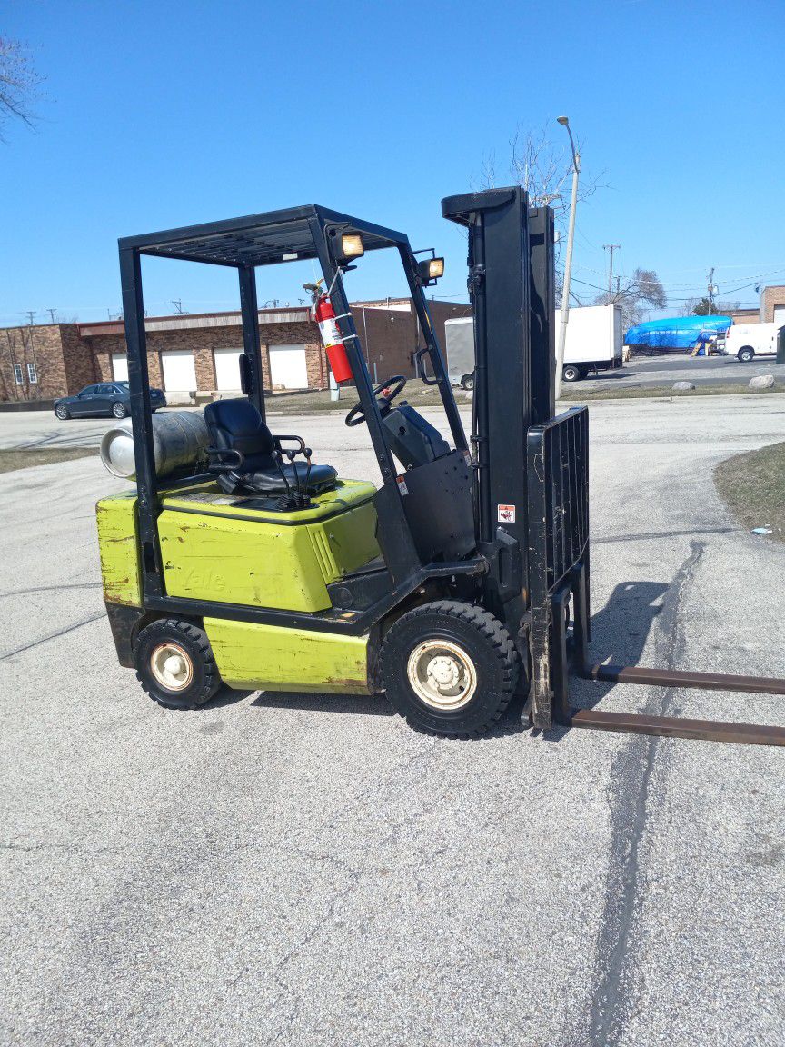 Yale 4000 LB Capacity Pneumatic Forklift 