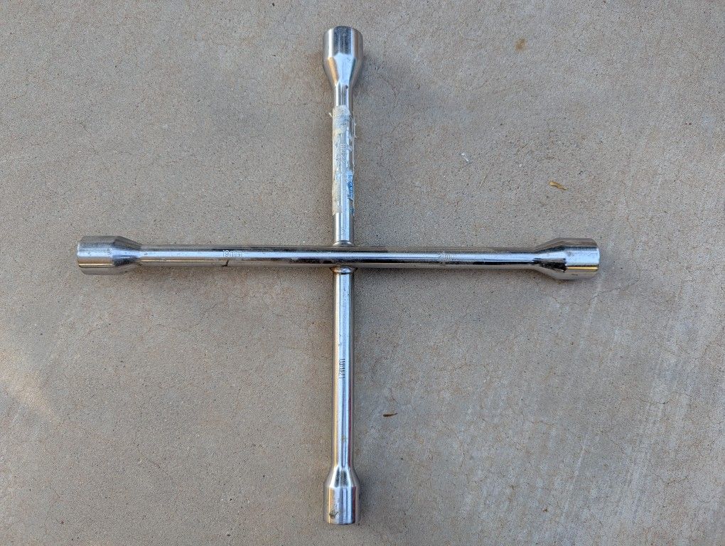 4 Way Lug Wrench 