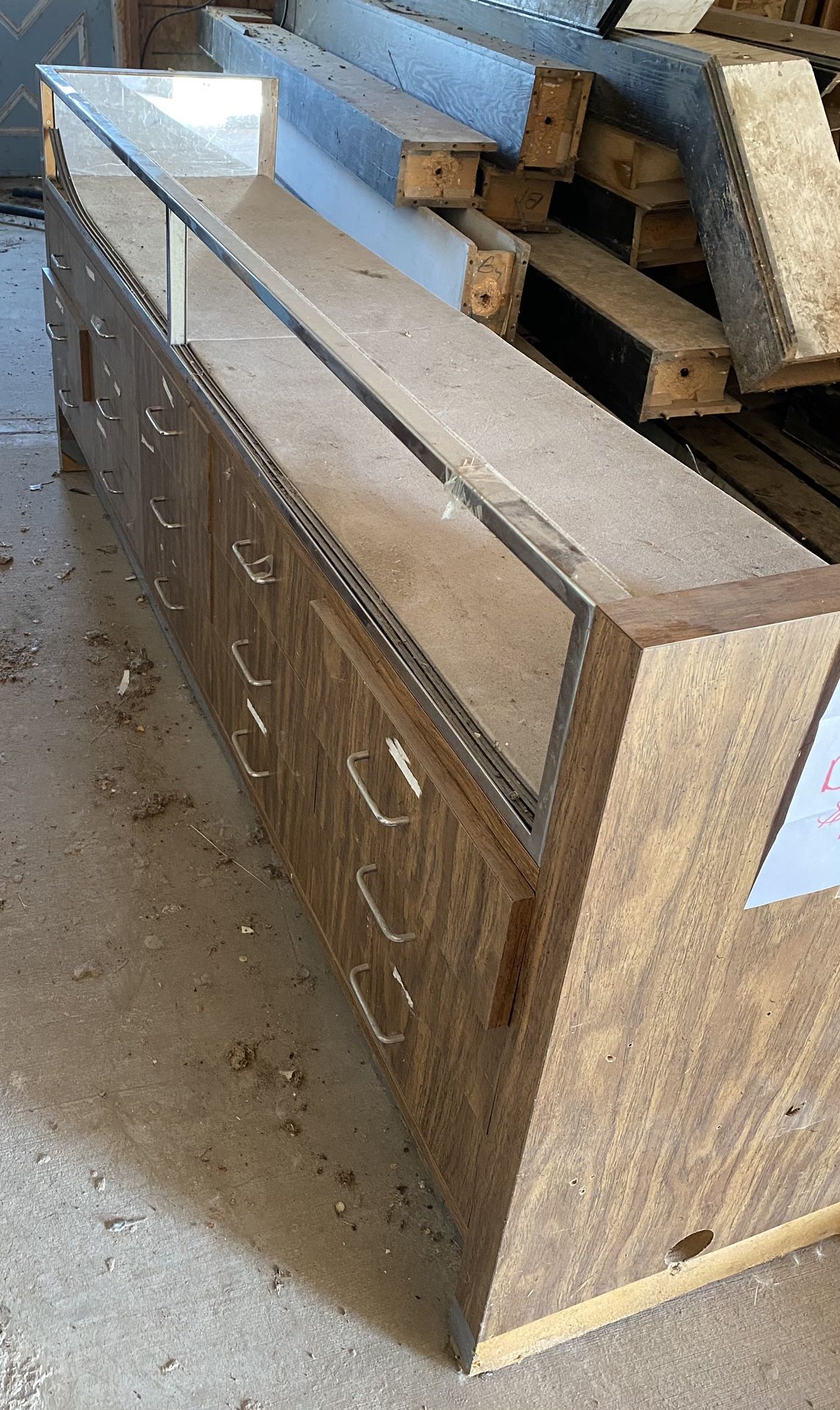 Dresser 16 Drawers And Display 