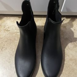 Rain Boots Size 8 