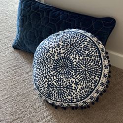 Like New! Two Toss Pillows, Navy and White