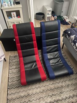 Two twin modern gaming chairs like new no rips