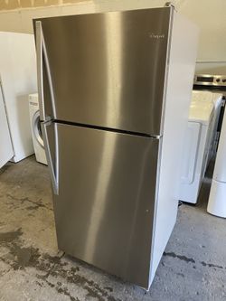 1 year old whirlpool 18.3-cu ft Top-Freezer Refrigerator Monochromatic Stainless Steel mint condition can deliver Retails at around $1000 brand new
