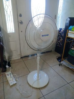Hurricane  Supreme Oscillating Stand  Fansi in 16 in White