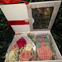 Flower Arrangement Box Fill With Natural Roses Fresh Cookies Mother's Day  Box