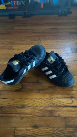 Good condition little boys size 4 black and gold adidas