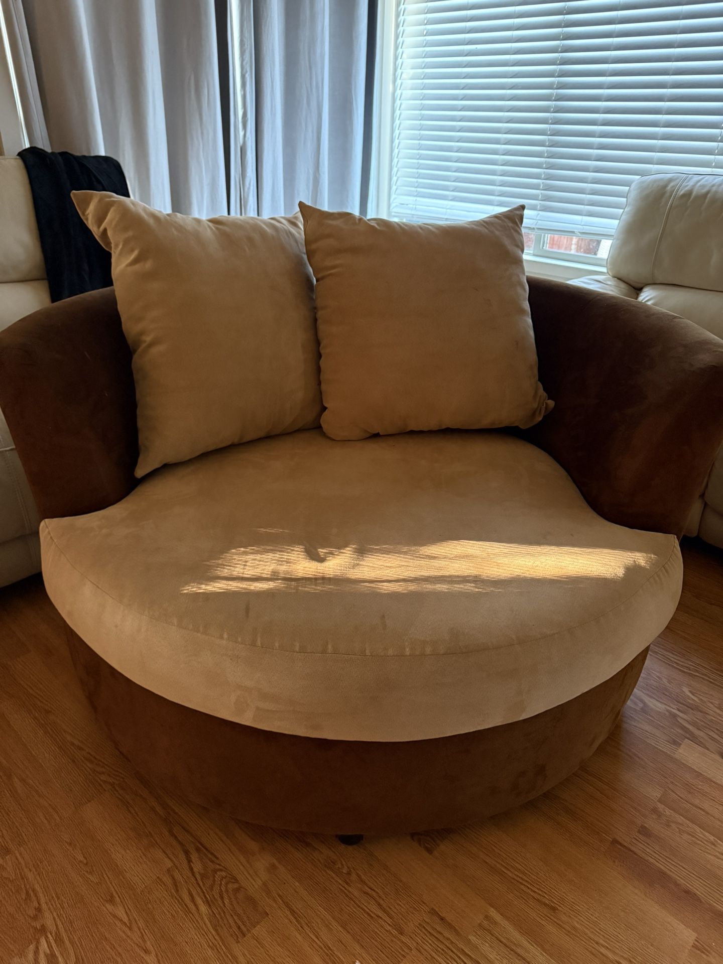 Swivel Round Couch