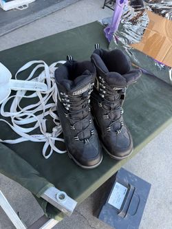 Snow boots
