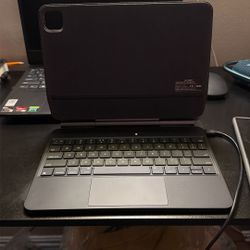 iPad  Magnetic Keyboard 
