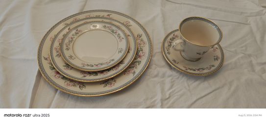 Lenox China - Serenade collection (unused)