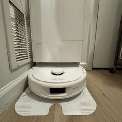 Great Condition! Roborock QX Revo Robot Vacuum and Mop with Multifunctional Dock