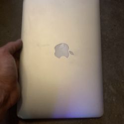 MacBook Air 11” Iaptop
