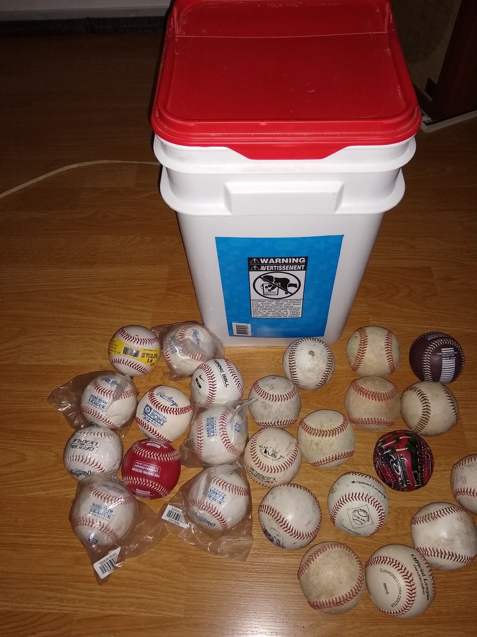 Lot 25 Baseballs In Bucket New & Used for Games Fielding Batting Practice