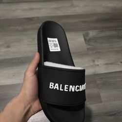 balanciaga slides 