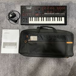 Roland JD-XI Synthesizer 