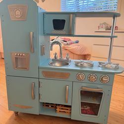 Toy kitchen