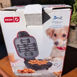 Dash Mini Dog Treat Maker Non-Stick Surface 6 Natural Biscuits