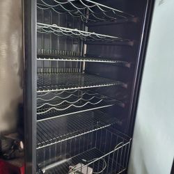 Wine Refrigerator 💯 working Order 