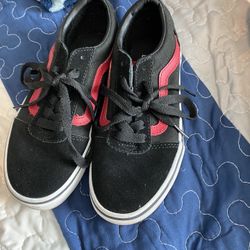 YOUTH BOY VAN SHOES Size 1
