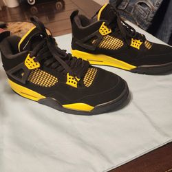 Jordan's 4 "THUNDERS"  size 10
