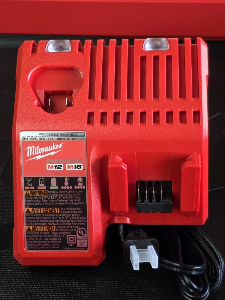 Brand New MILWAUKEE M12 and M18 12-Volt/18-Volt Lithium-lon Multi-Voltage Battery Charger