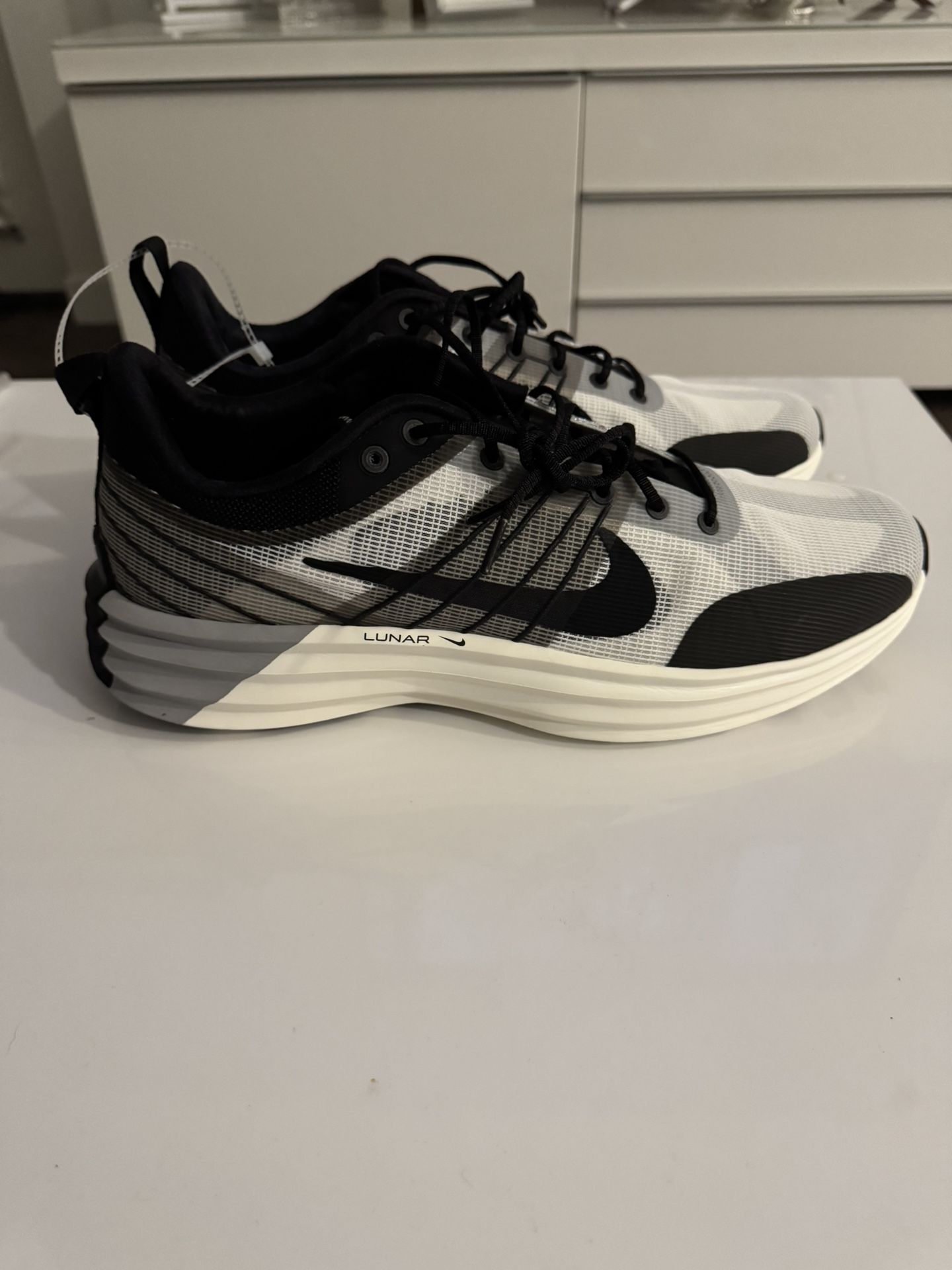 Nike Lunar Roam Size 12