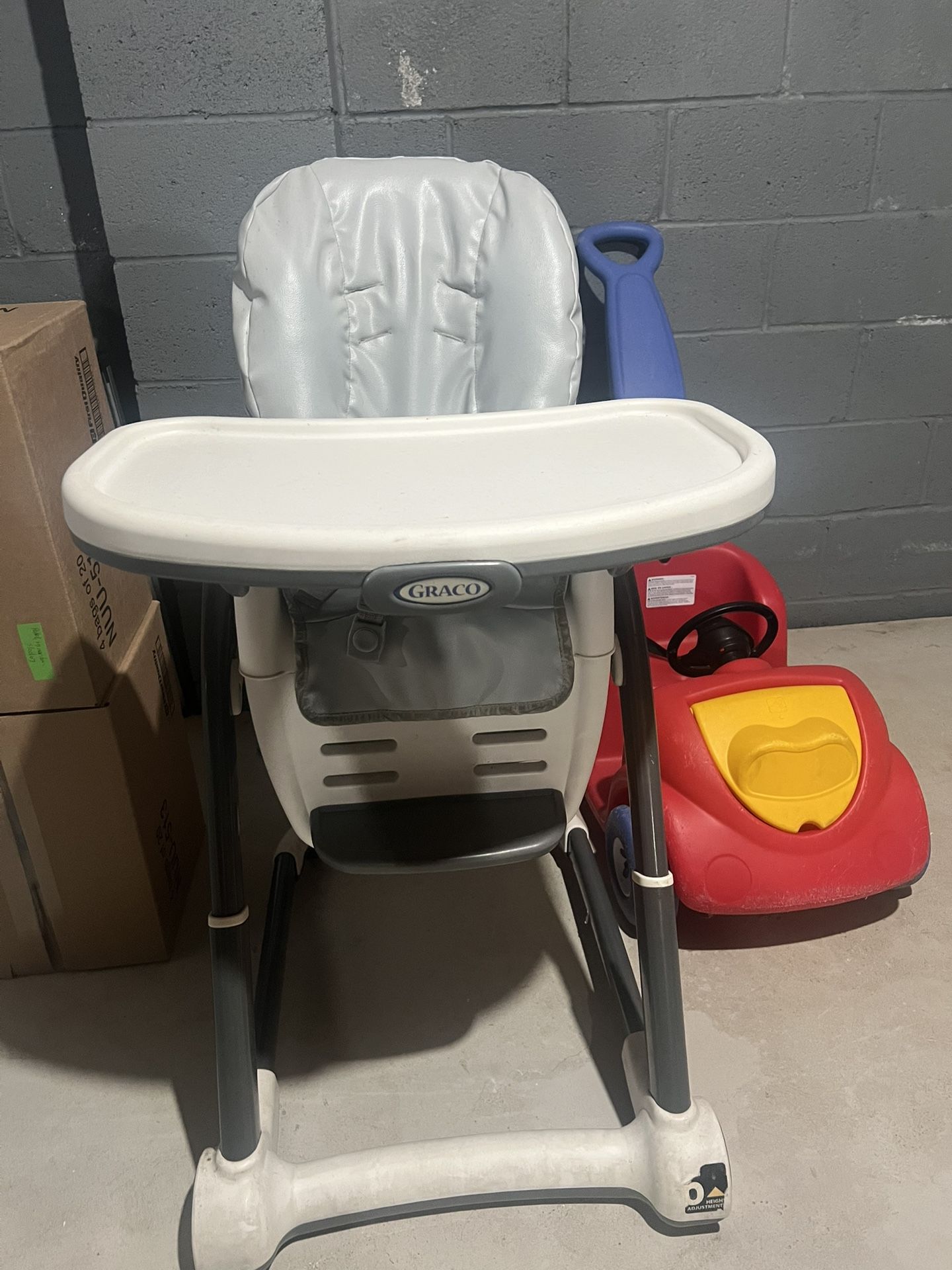 Graco Blossom 6 in 1 Convertible High Chair, Redmond, Infant Highchair, Toddlers Booster & Convenient for Travel