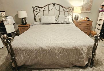 King Iron metal bedframe and bedrails