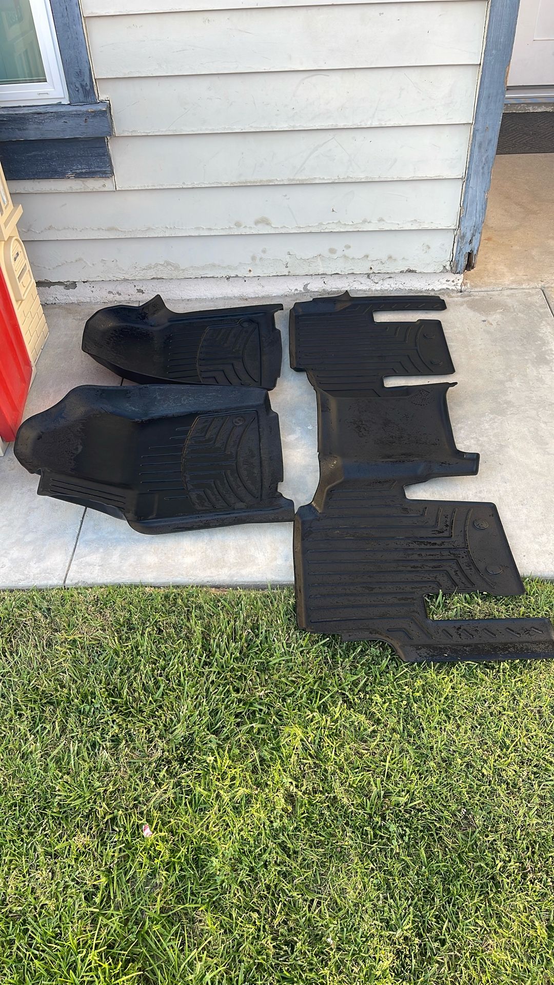 ‘24 Grand Wagoneer Weathertech Mats