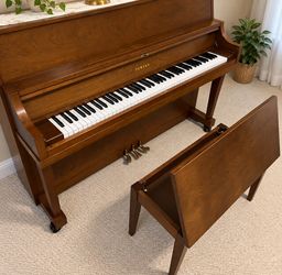 Stunning Yamaha Piano Upright in Excellent Condition