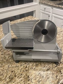 Deli meat slicer