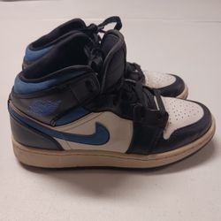 Nike Air Jordan 1 Mid sz4Y/ Womens 5.5