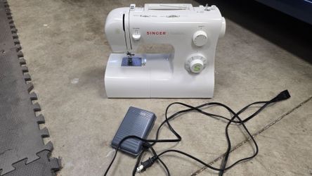 Singer Tradition 2277 Sewing Machine with Foot Pedal