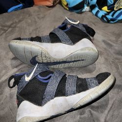 Nike Lebron James 5.5 Youth Shoes