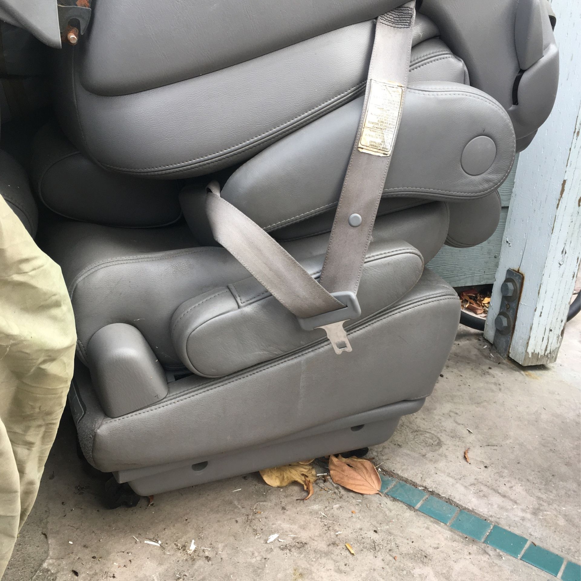 2004 Toyota minivan seats