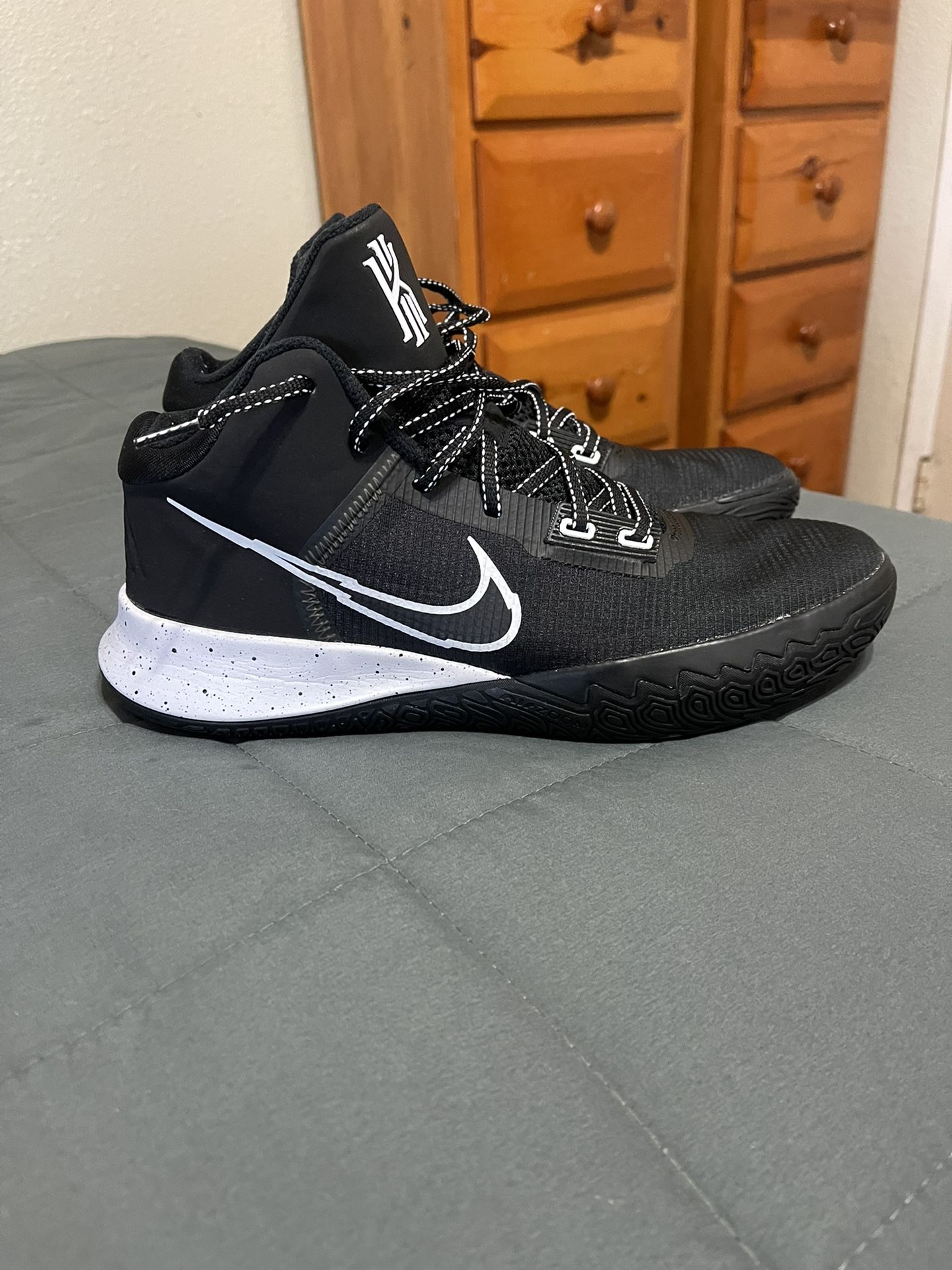 Nike Kyrie Irving Basketball Shoes