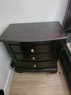 3 Drawer Nightstand 2 unit used