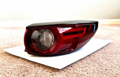 Mazda CX-5 OEM Right Side Tail Light Assembly (LED) Signature Illumination (Wiring Harness included) For Mazda CX-5 2017 - 2021.