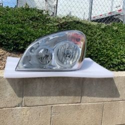 Freightliner Cascadia Halogen Headlight Driver Side