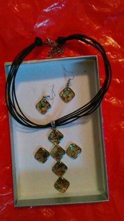 BEAUTIFUL CROSS JEWELRY SET.