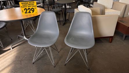 Herman Miller Eames Molded Plastic Side Chair
