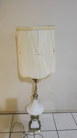 ANTIQUE BEAUTIFUL LAMP