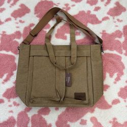 Brand new Belle Russo 13.8” tote cooler bag 🤎 With original tags — unused, pristine condition.