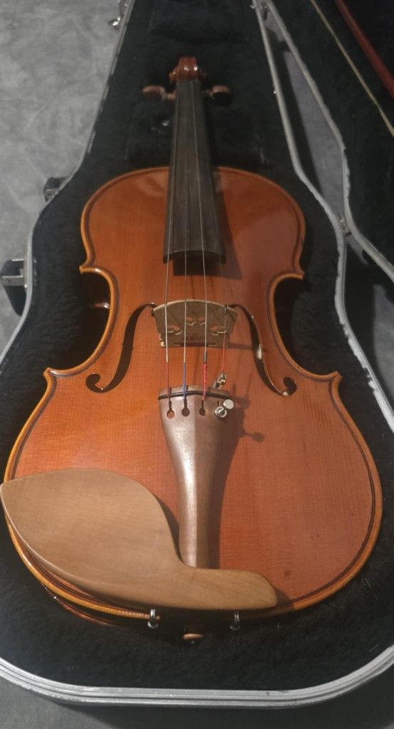 VIOLIN 4/4 $89. CREMONA
