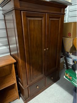 Simmons juvenile armoire